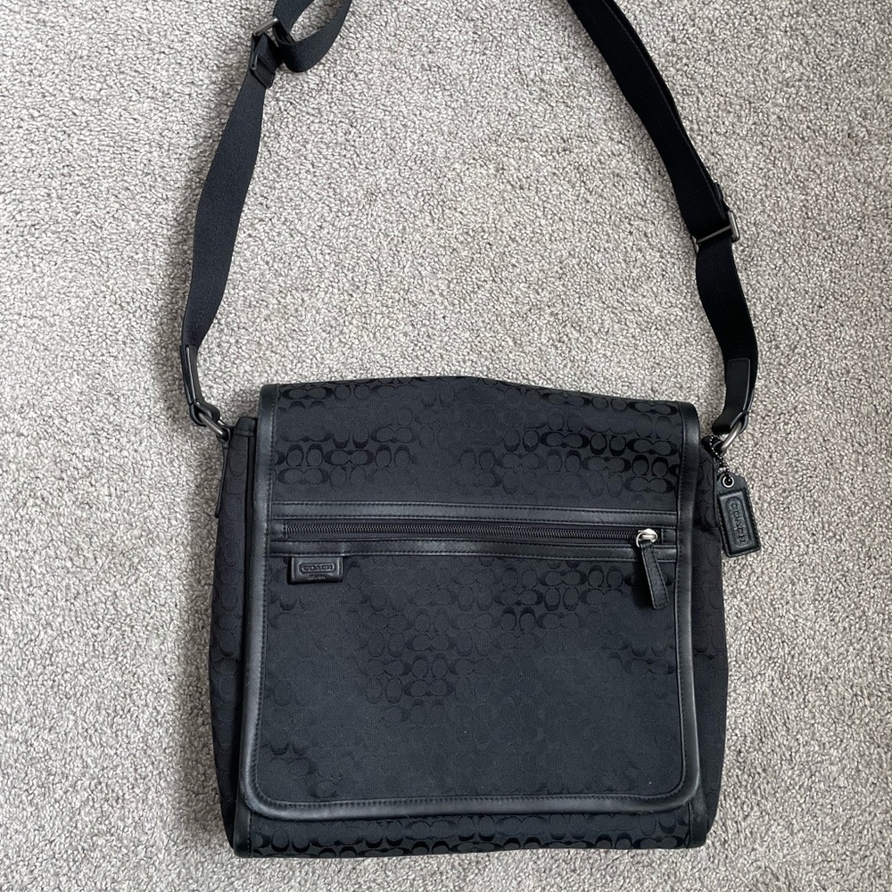 Coach messenger bag (black)